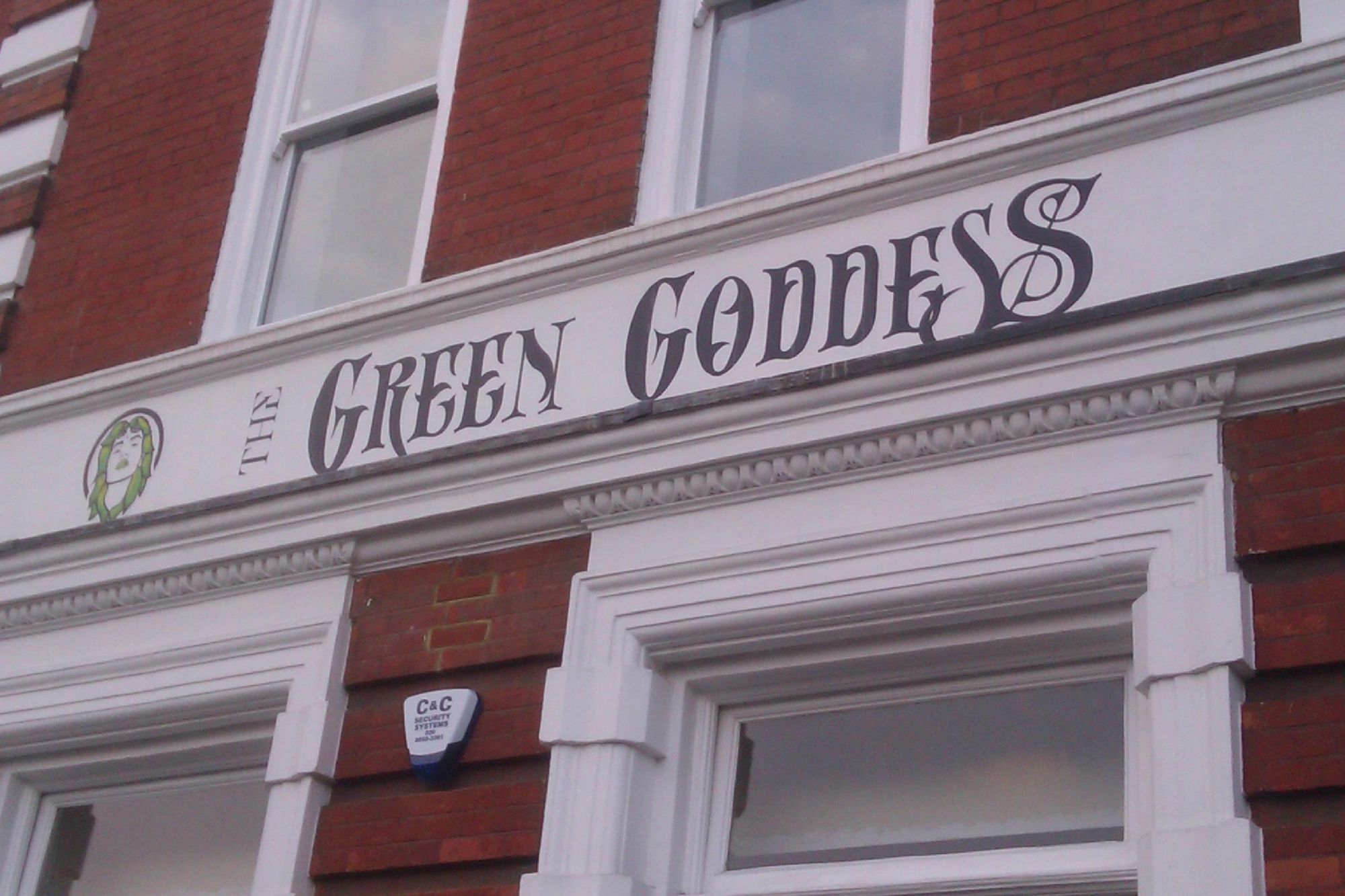 Pub sign at front fascia level. (Sign). Published on 23-09-2022