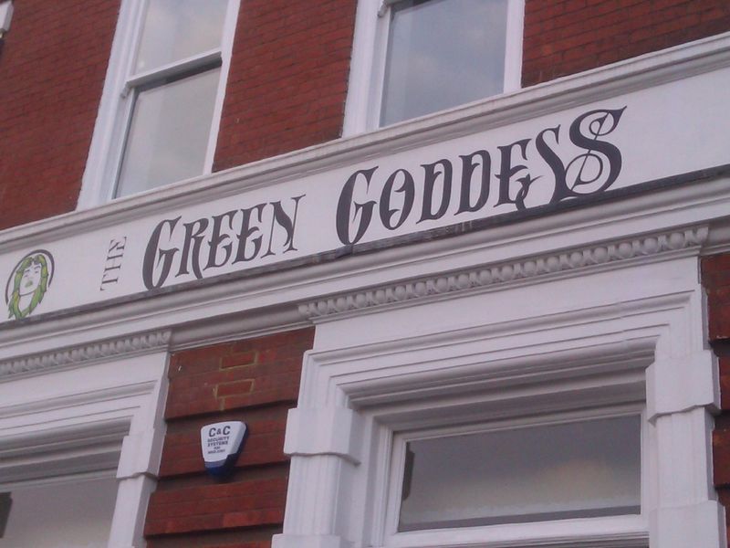 Pub sign at front fascia level. (Sign). Published on 23-09-2022 