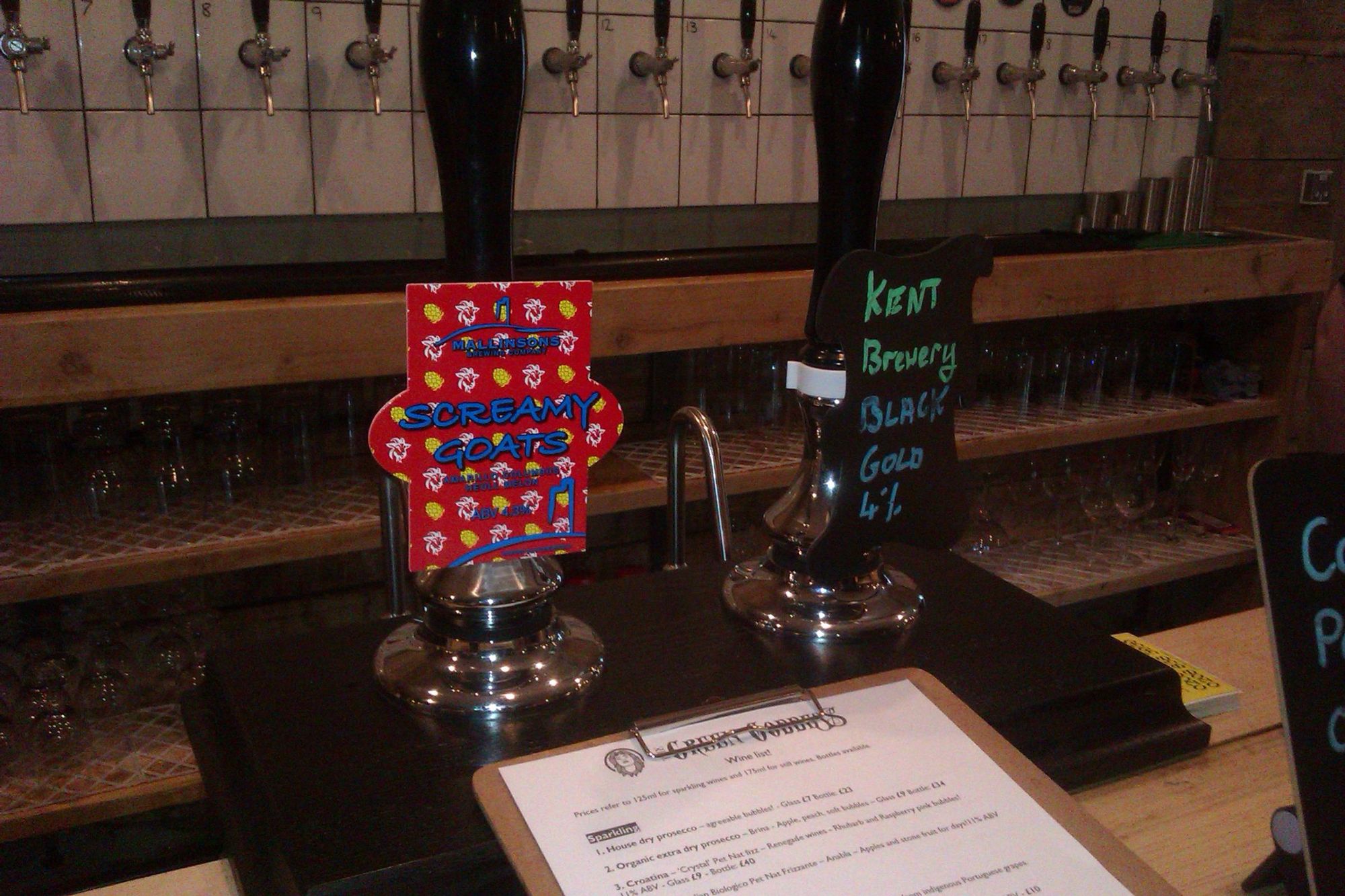 The 2 handpumps. (Pub, Bar). Published on 23-09-2022