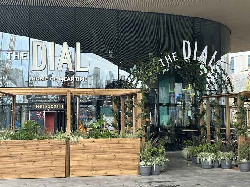 Entrance from the street. (Pub, External, Key). Published on 05-11-2025