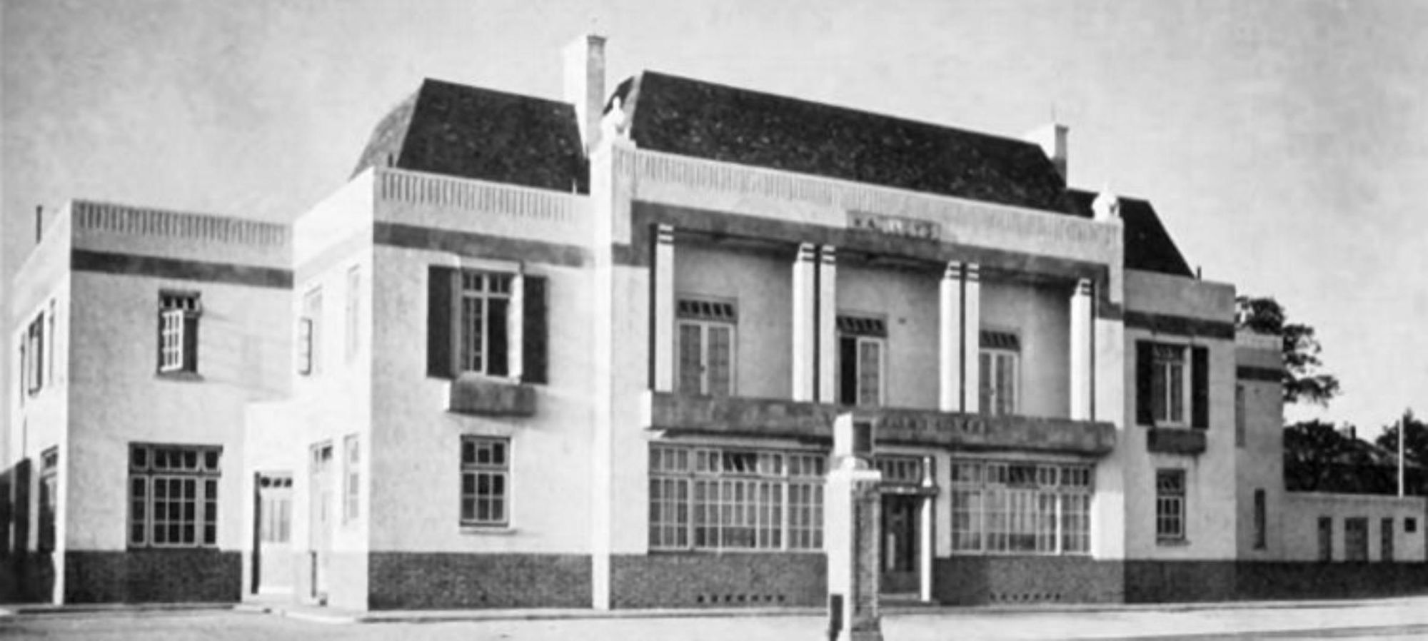 Pub exterior while still open. (Pub, External, Key). Published on 22-09-2026