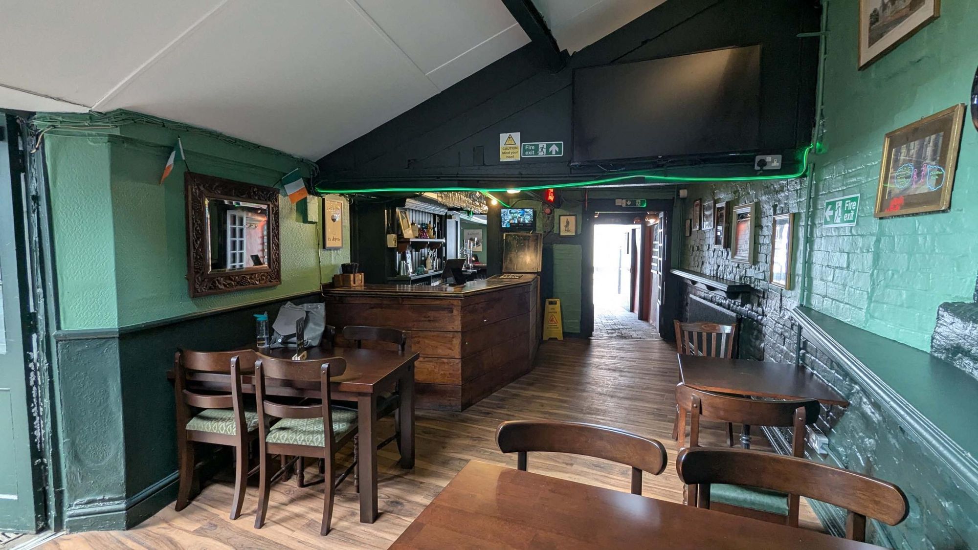 (Restaurant). Published on 02-05-2025