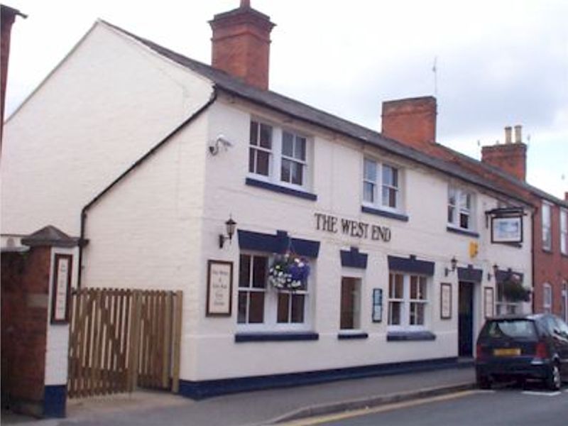 Stratford upon avon - New Bulls Head. (Pub, External). Published on 19-12-2013 