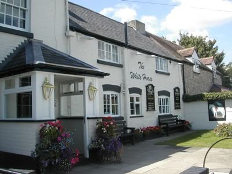 Ettington - White Horse. (Pub, External). Published on 20-12-2013