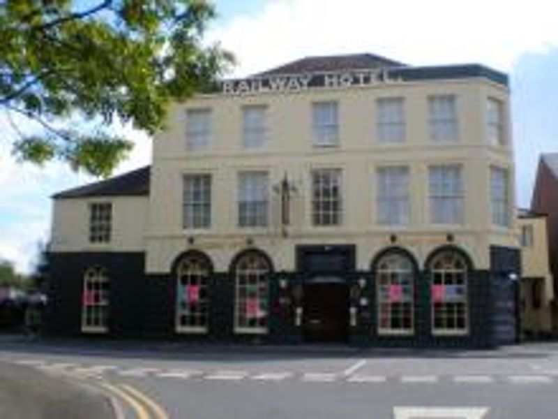 Evesham - Railway Hotel. (Pub, External). Published on 20-12-2013