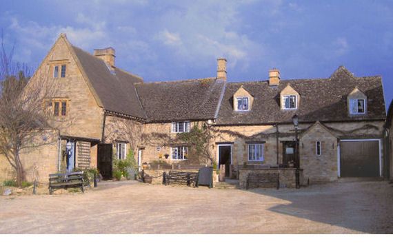 Great Wolford - Fox & Hounds Inn. (Pub, External). Published on 20-12-2013