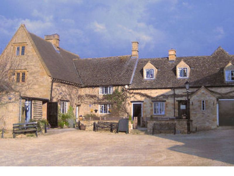 Great Wolford - Fox & Hounds Inn. (Pub, External). Published on 20-12-2013