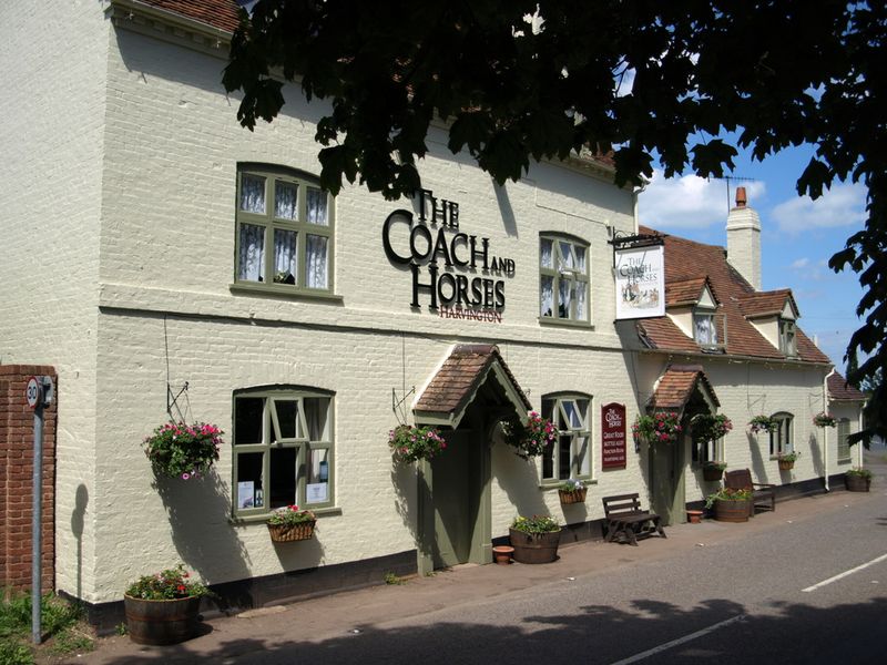 Harvington - Coach and Horses. (Pub, External). Published on 13-05-2015