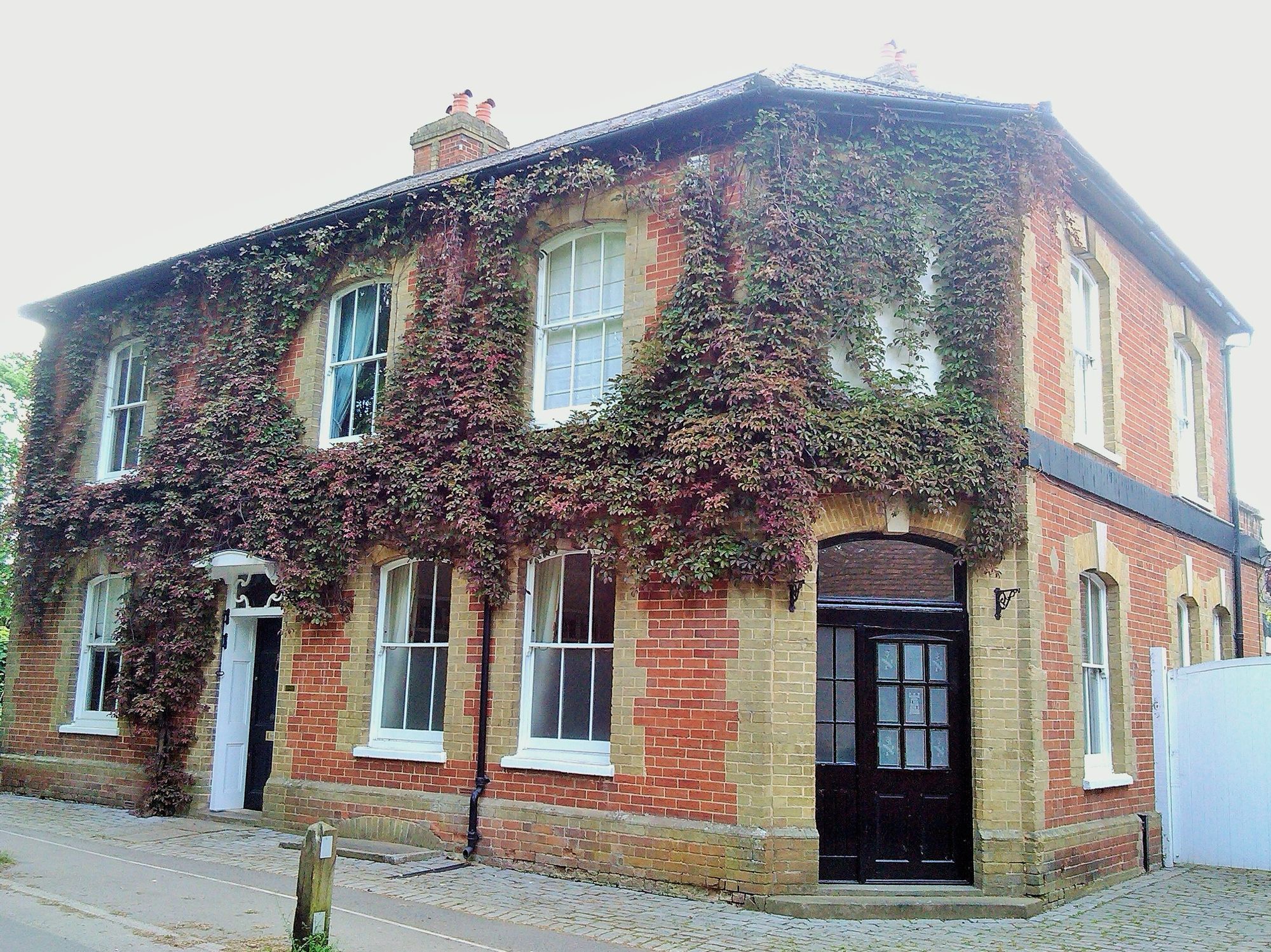Castle, Crondall. (Pub, External). Published on 18-05-2014