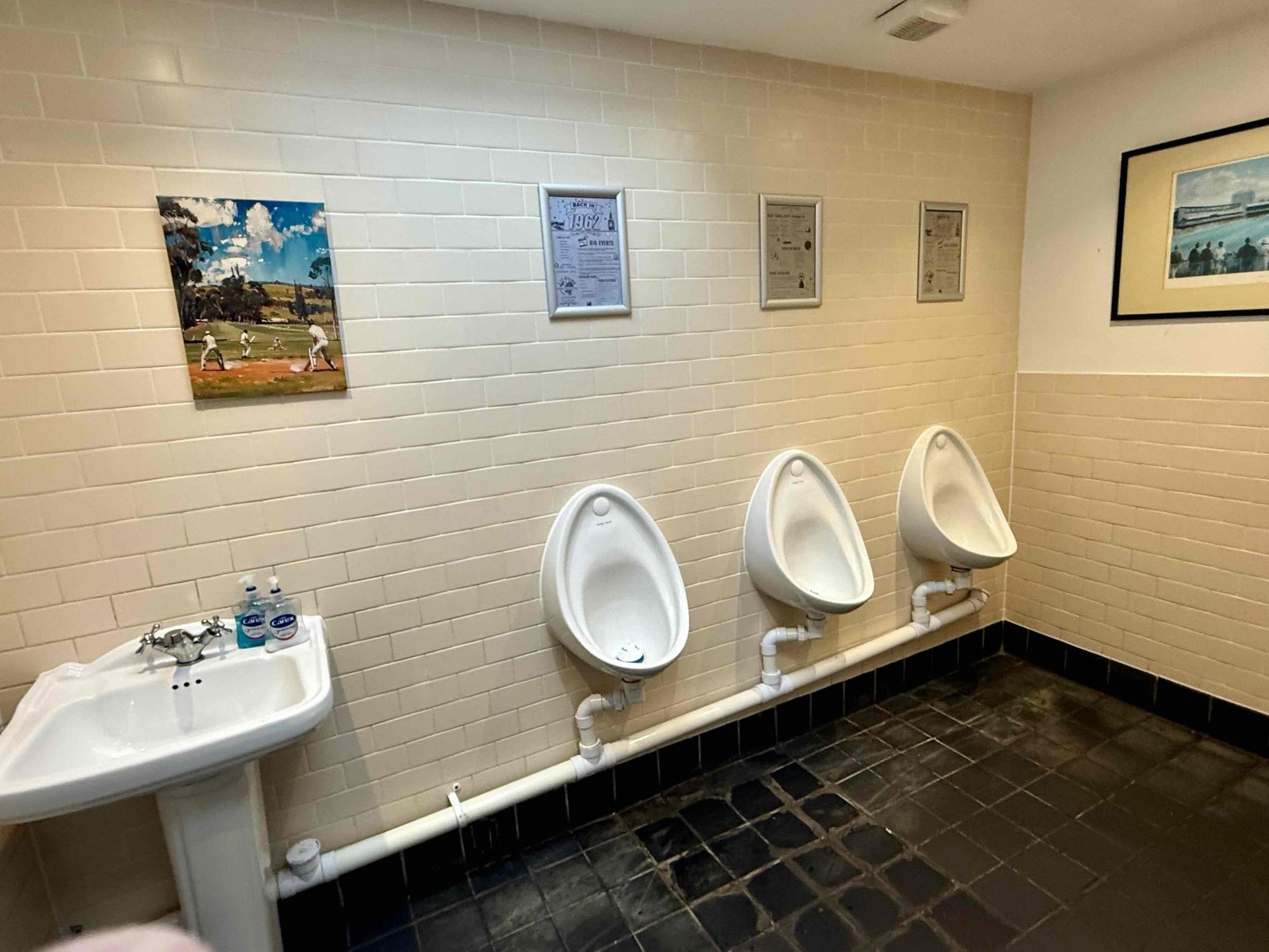 nice clean gents. Published on 11-01-2026