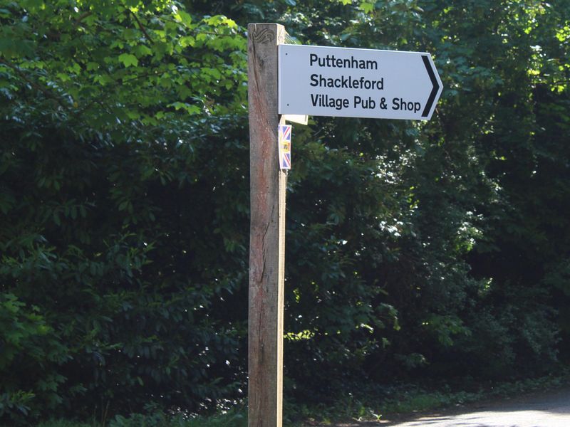 direction sign to the pub. Published on 18-05-2019