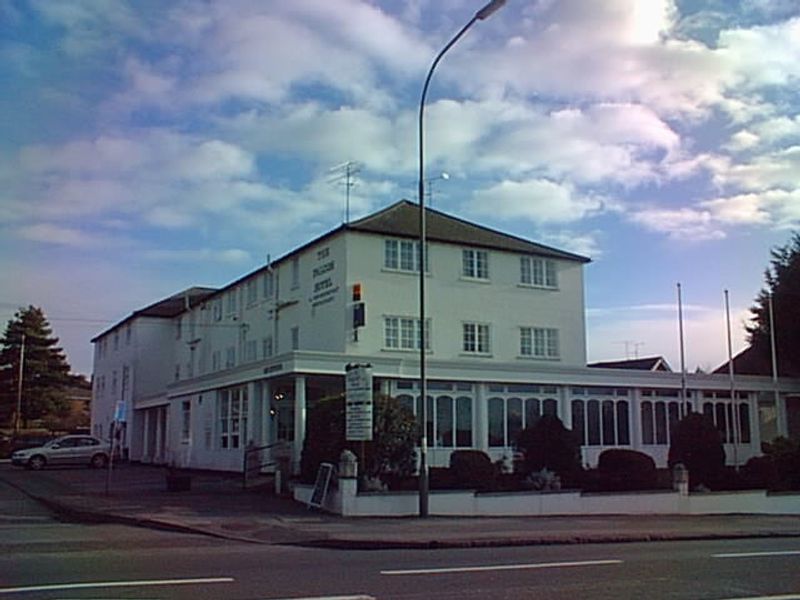 Falcon Hotel, Farnborough. (Pub, External). Published on 05-05-2014