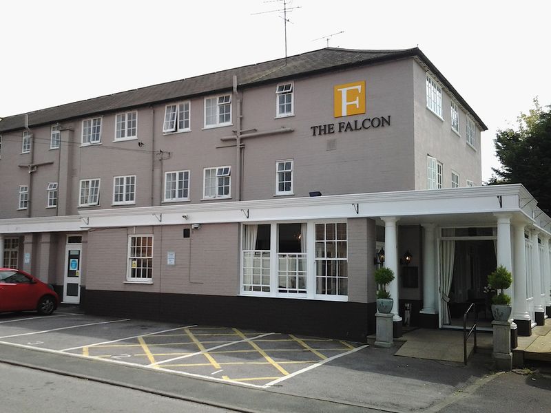 Falcon Hotel, Farnborough. (Pub, External). Published on 05-05-2014