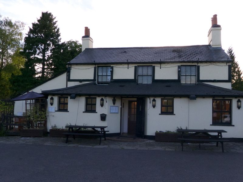 Fox, Worplesdon. (Pub, External). Published on 24-10-2015