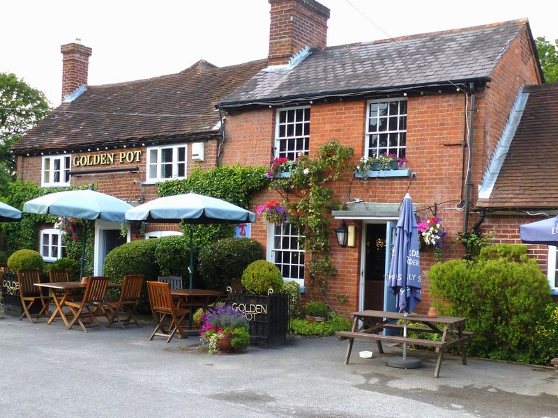 Golden Pot, Eversley Centre. (Pub, External). Published on 03-08-2014