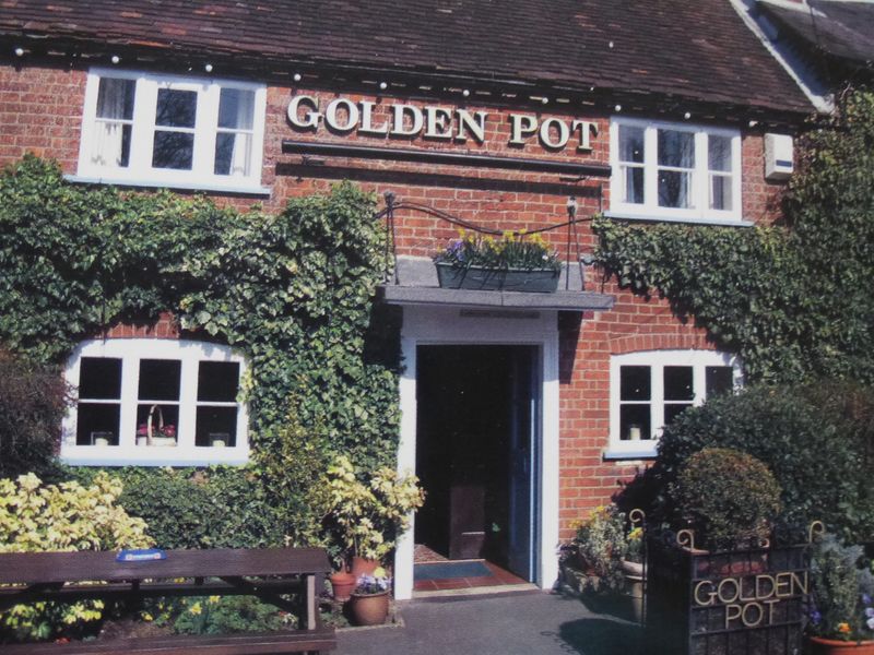 Golden Pot, Eversley Centre. (Pub, External). Published on 03-08-2014