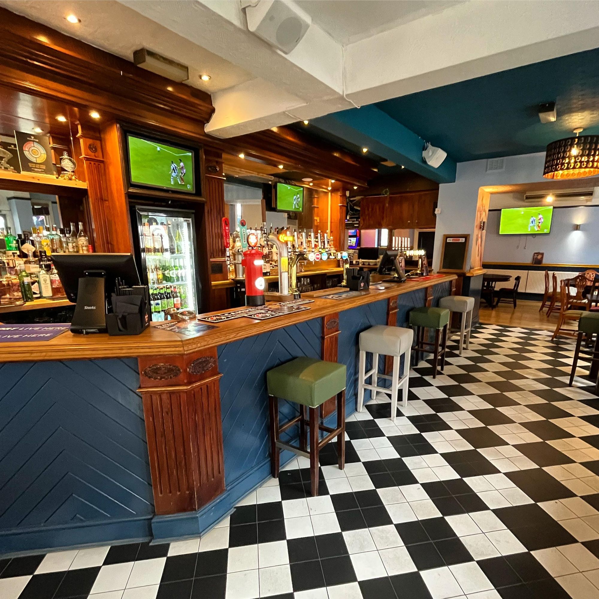 (Pub, Bar). Published on 25-11-2024