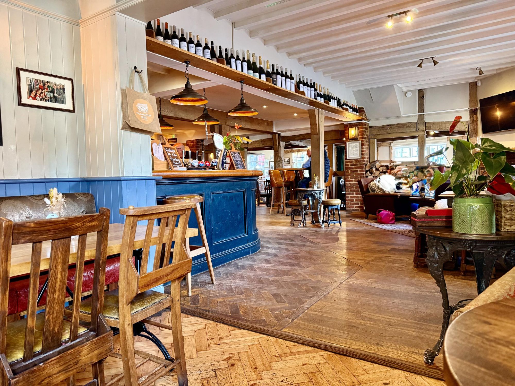 (Pub, Bar). Published on 22-09-2025