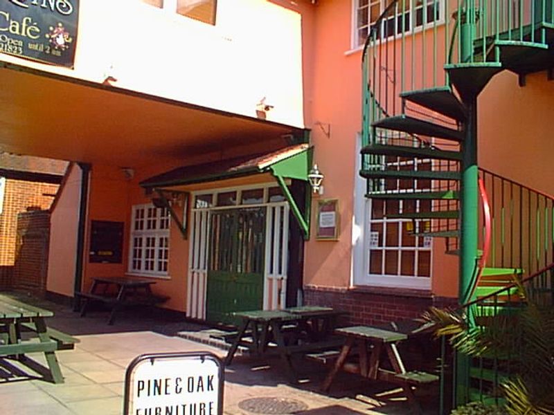 Harlequins Bar Bistro - Godalming. (Pub). Published on 03-11-2012 