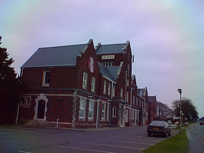 Hogs Back Hotel - Seale. (Pub). Published on 03-11-2012