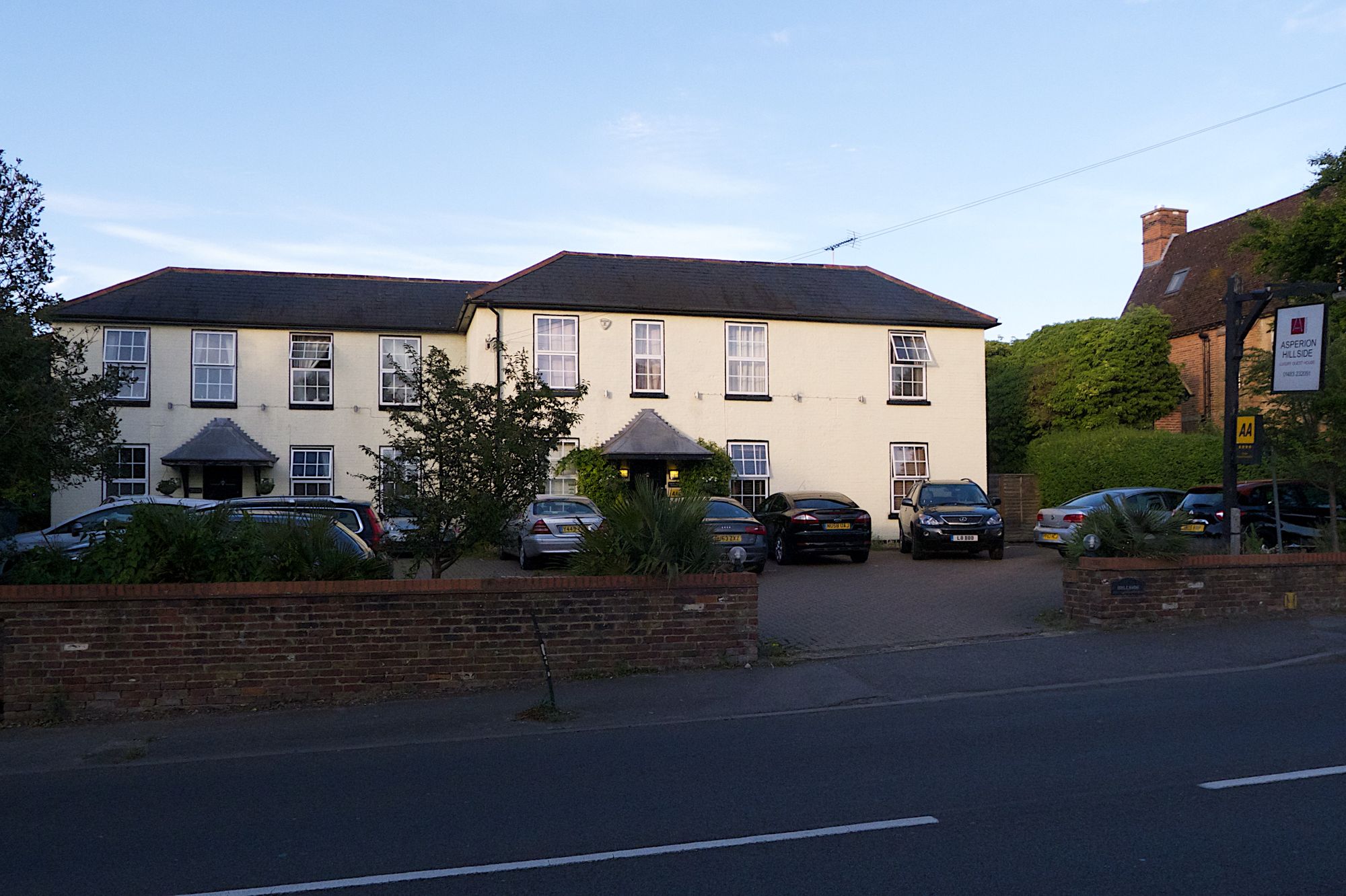 Hillside Hotel, Worplesdon. (Pub, External). Published on 24-10-2015