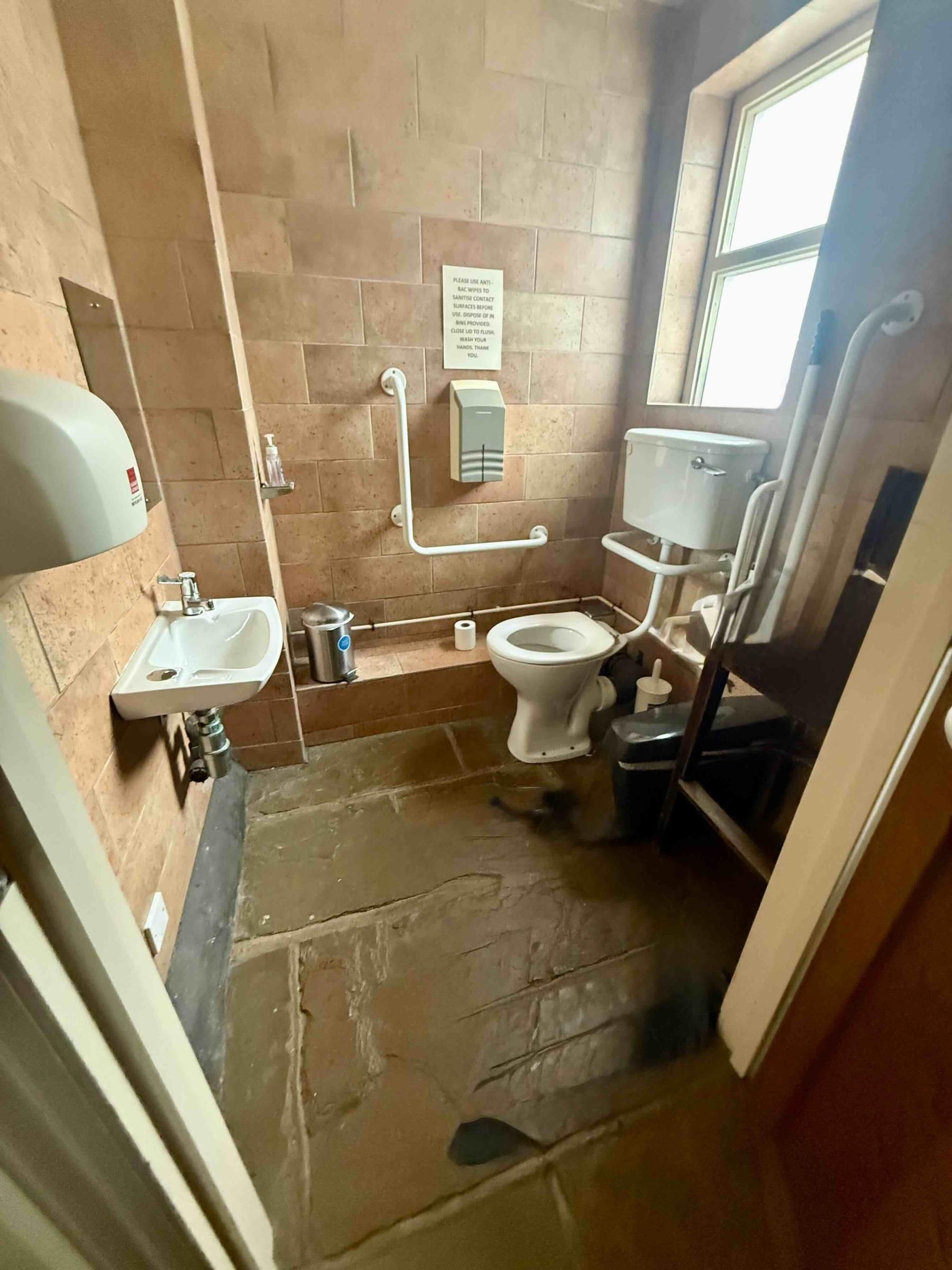 Accessible WC - inside. (Pub). Published on 07-07-2026