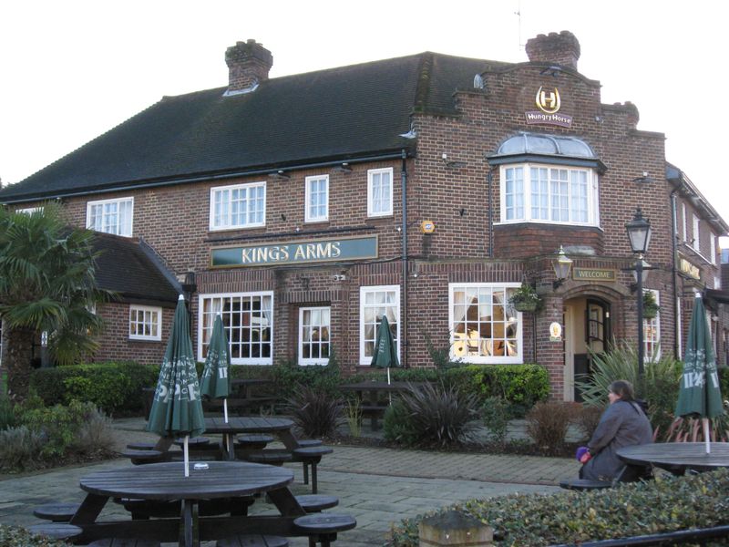 Kings Arms, Bagshot. (Pub, External). Published on 14-01-2014