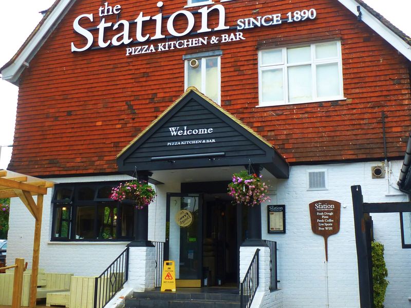 Station, Fleet. (Pub, External). Published on 01-10-2013 