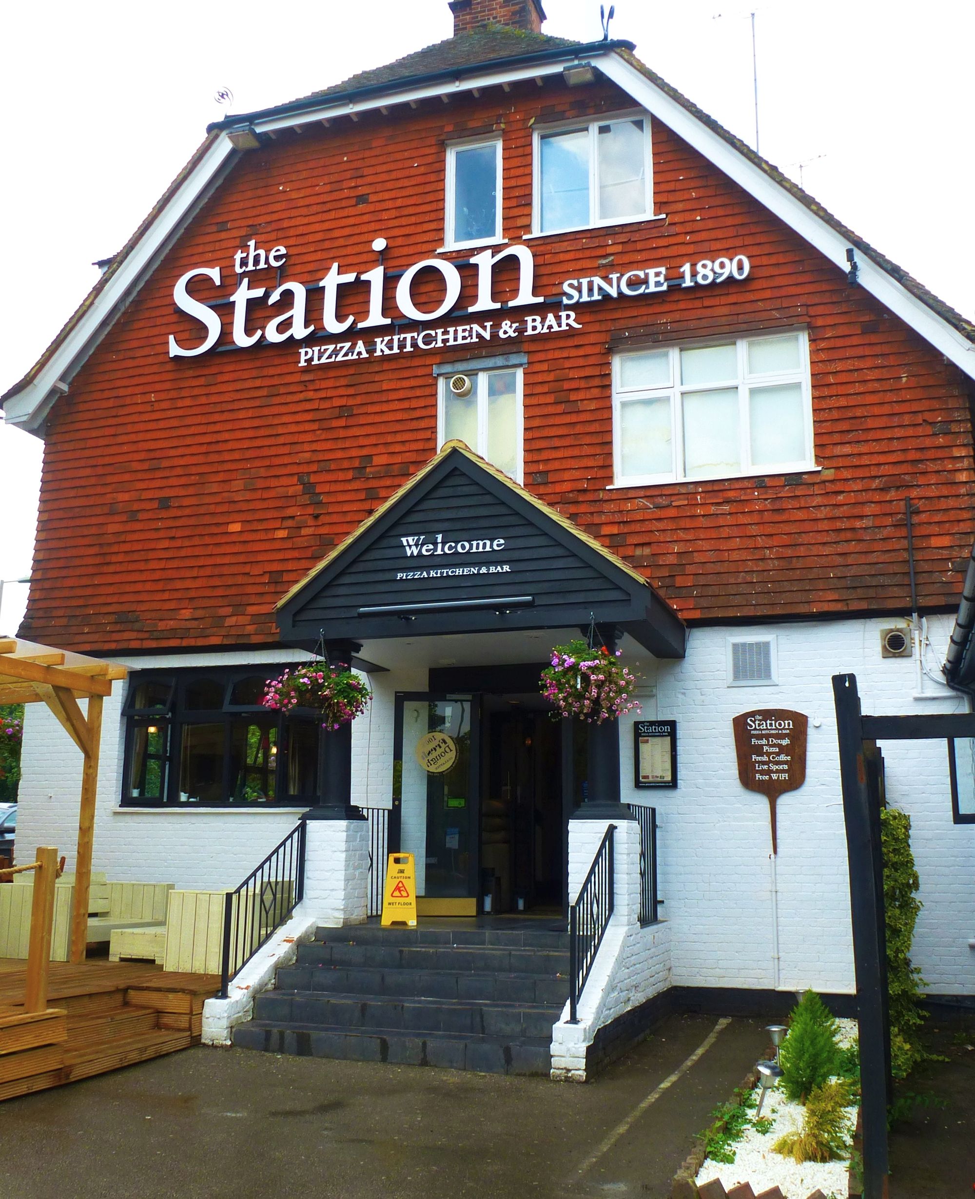 Station, Fleet. (Pub, External). Published on 01-10-2013