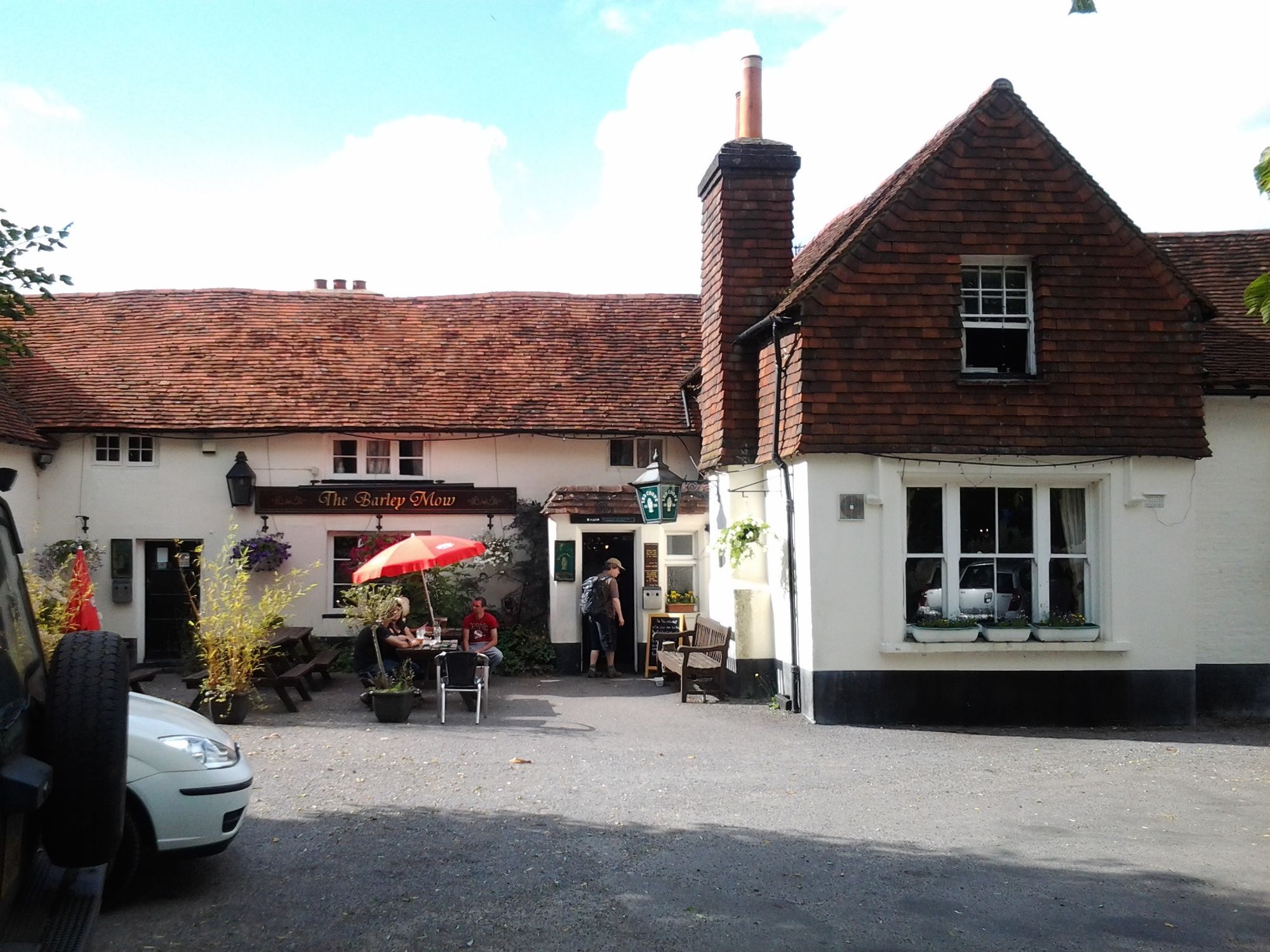 Barley Mow, West Horsley. (Pub, External). Published on 07-12-2014