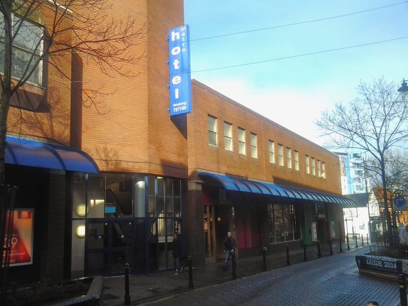 Metro Hotel, Woking. (Pub, External). Published on 08-04-2014 