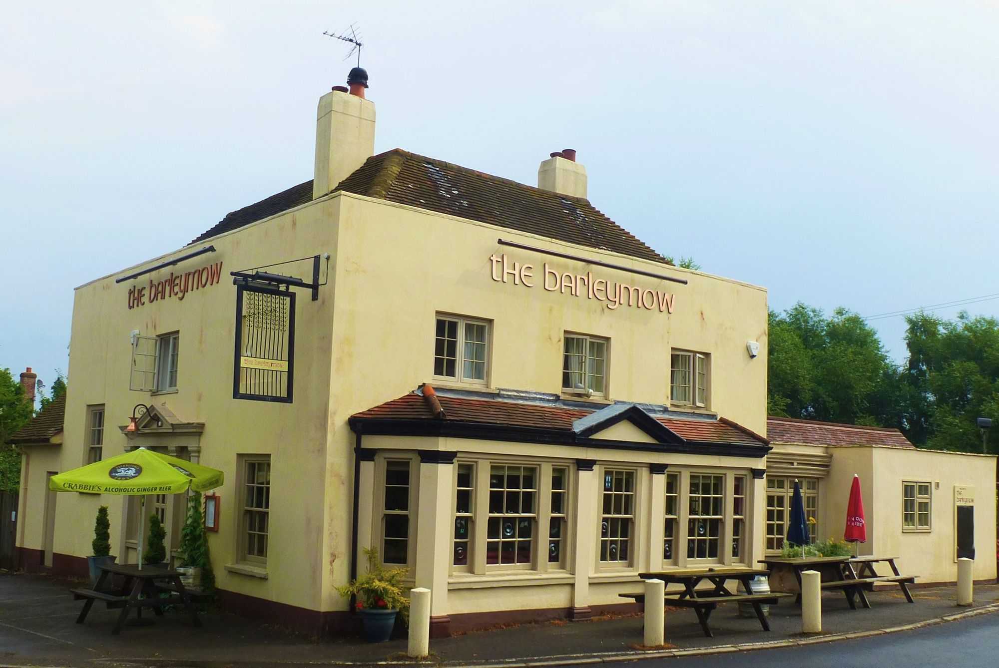 Barleymow, Winchfield. (Pub, External). Published on 01-10-2013