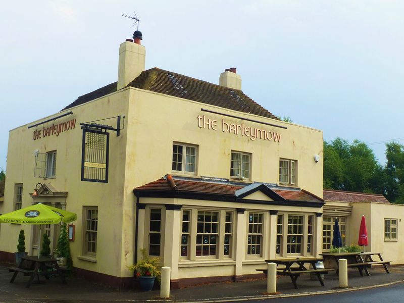 Barleymow, Winchfield. (Pub, External). Published on 01-10-2013 