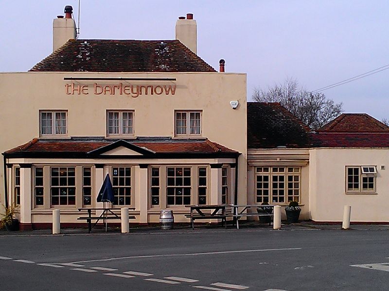 Barleymow, Winchfield. (Pub, External). Published on 01-10-2013