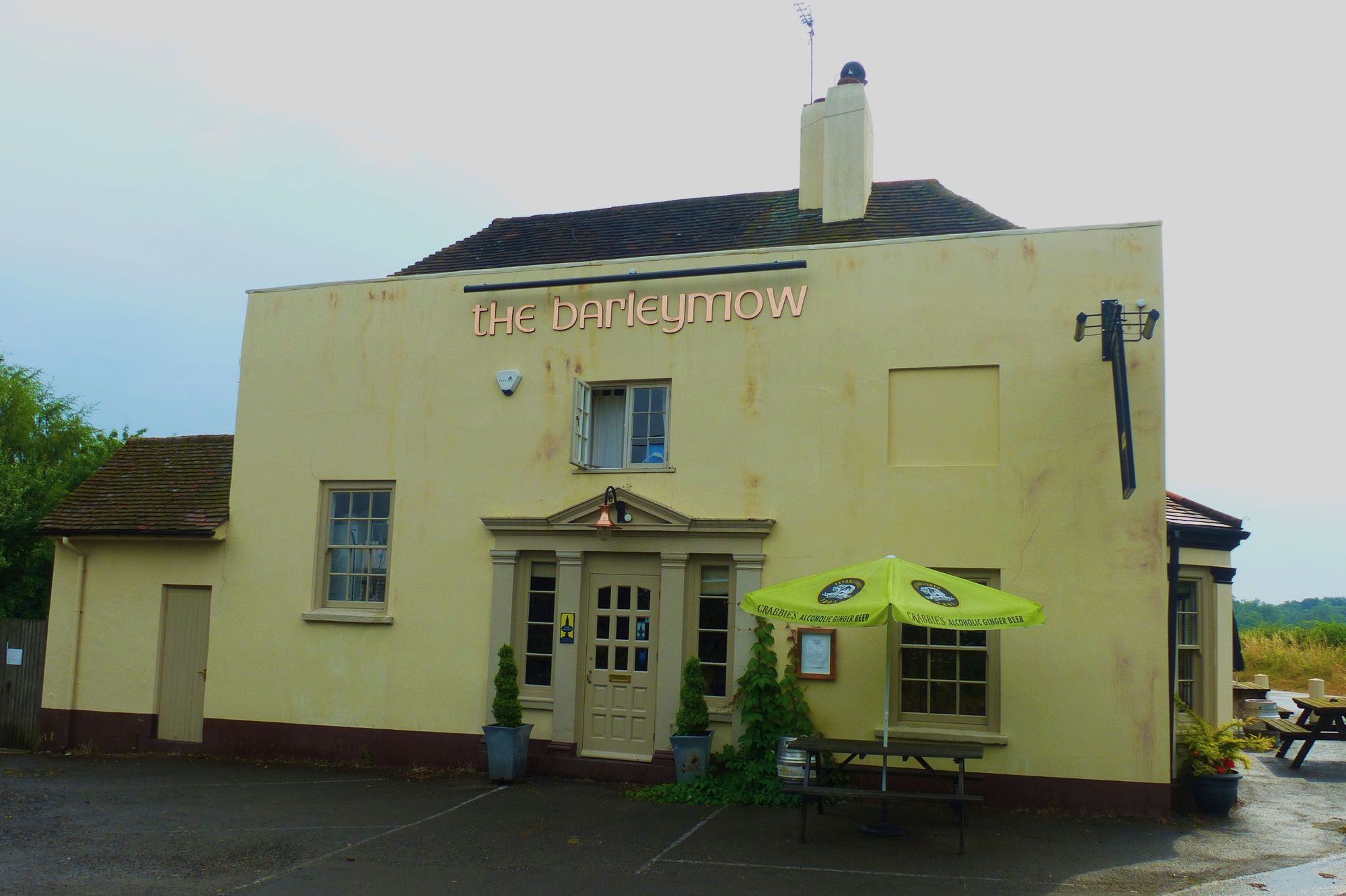 Barleymow, Winchfield. (Pub, External). Published on 01-10-2013