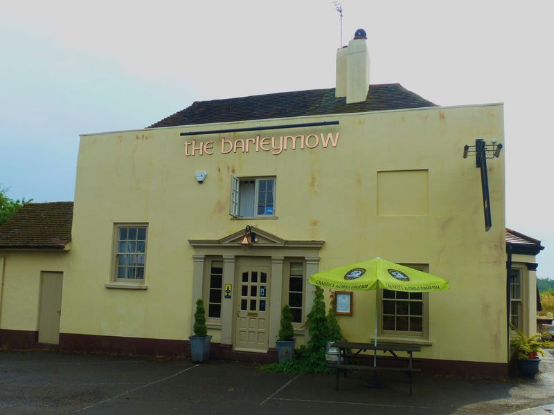 Barleymow, Winchfield. (Pub, External). Published on 01-10-2013