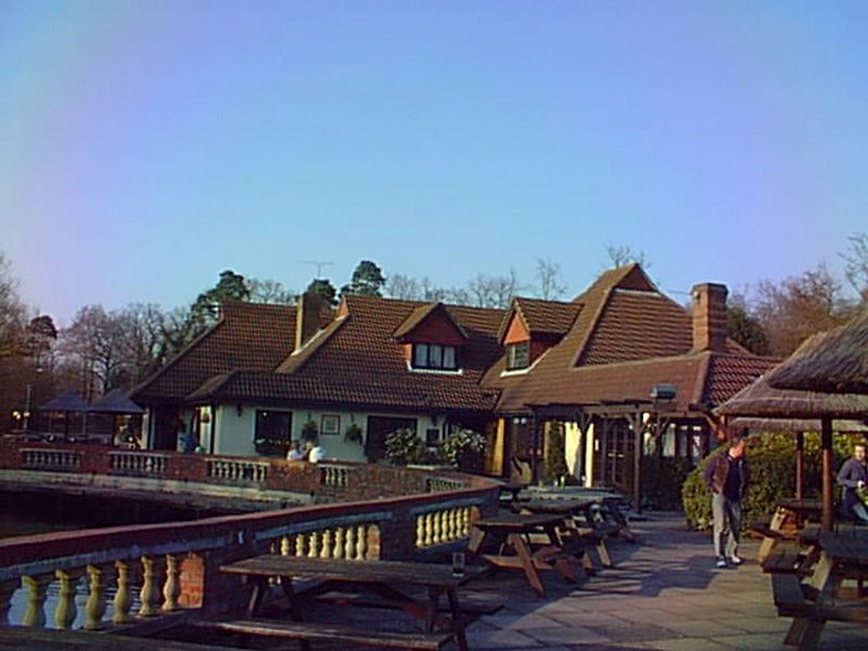 Potters - Mytchett. (Pub). Published on 03-11-2012 