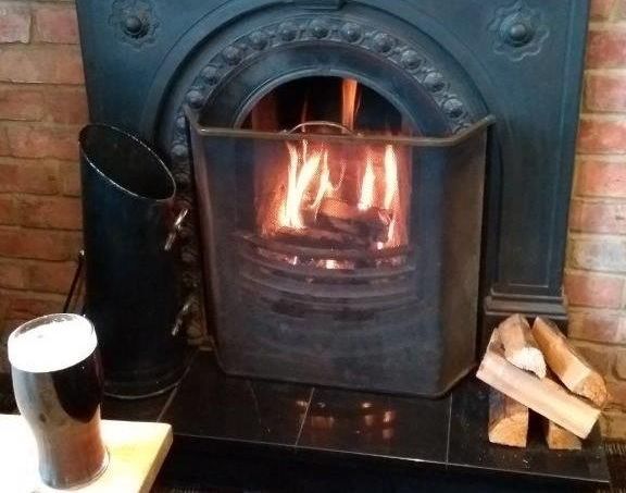 Welcoming fire. (Pub, Bar). Published on 12-03-2023
