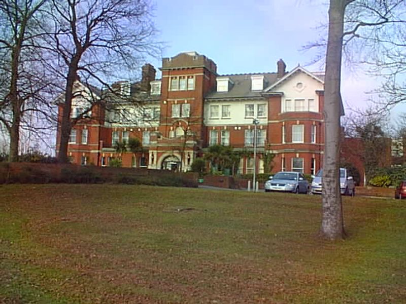 Queens Hotel - North Camp. (Pub). Published on 03-11-2012 