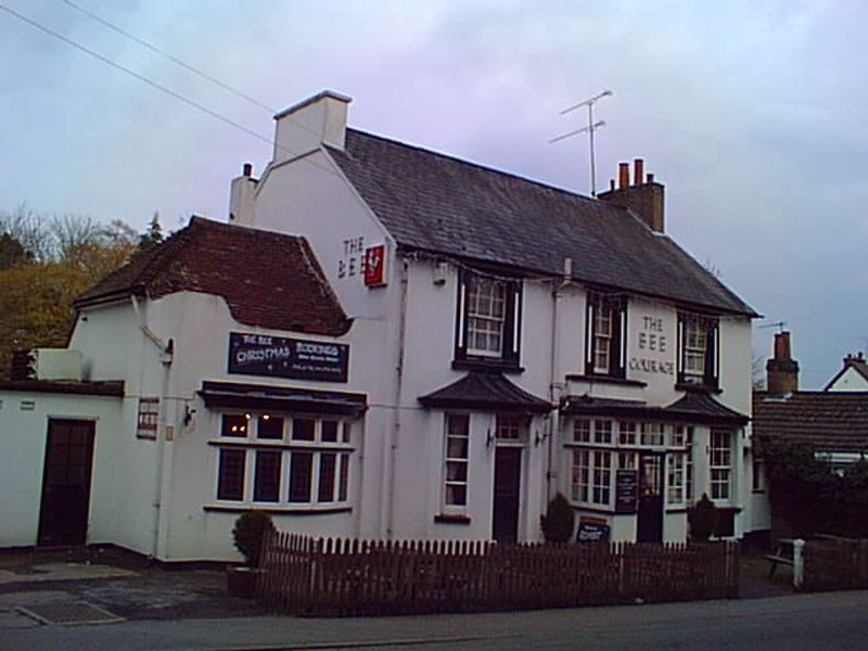 Bee Inn - Windlesham. (Pub). Published on 03-11-2012 