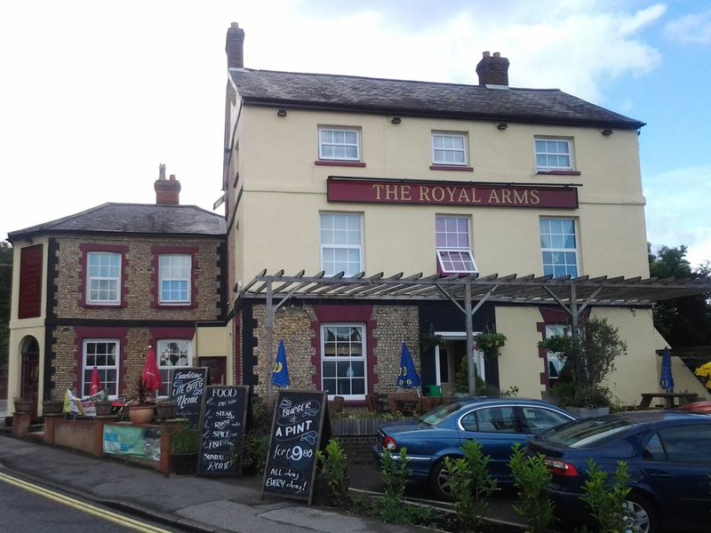 Royal Arms, Heath End. (Pub, External). Published on 02-06-2014 