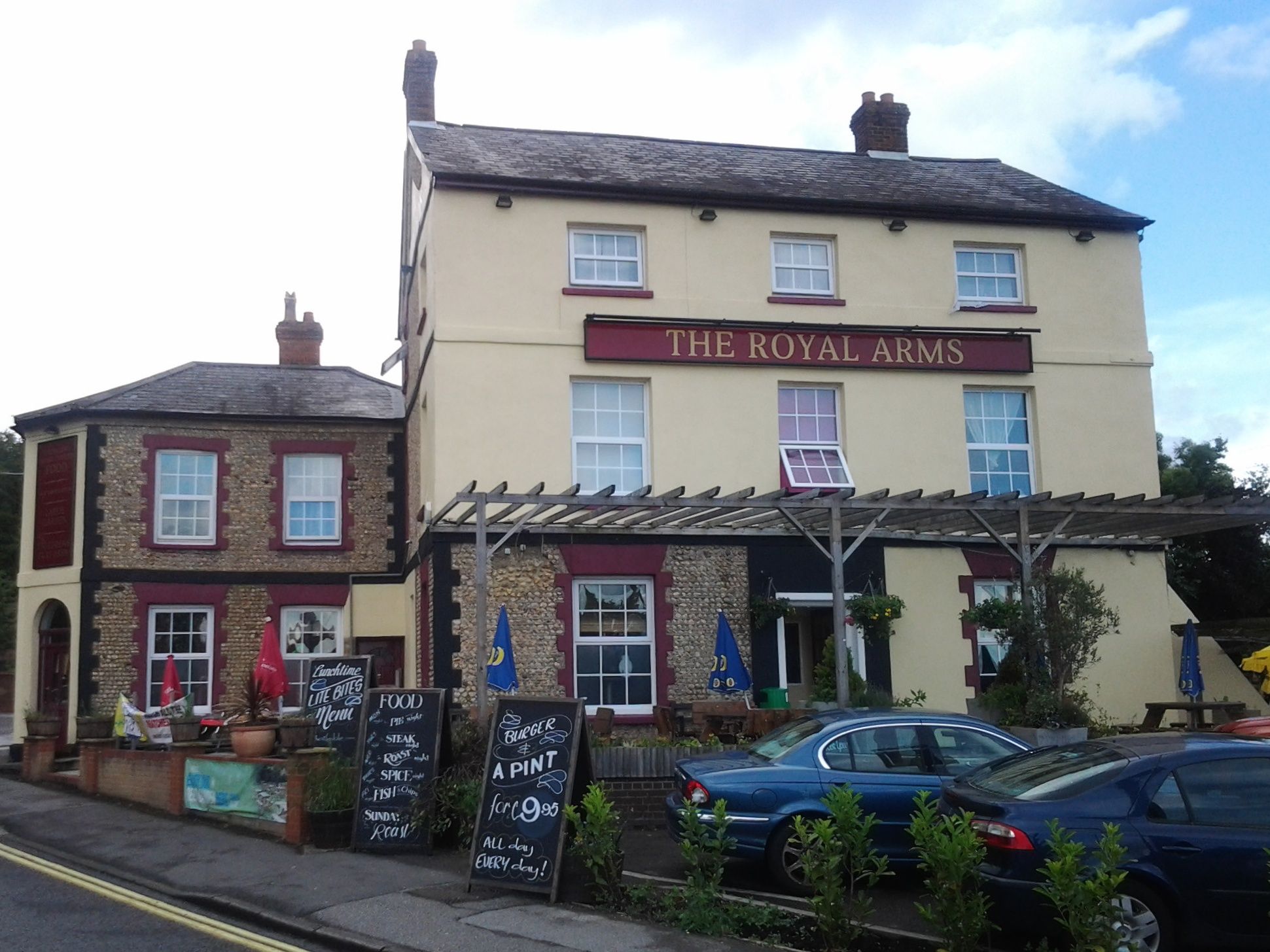 Royal Arms, Heath End. (Pub, External). Published on 02-06-2014