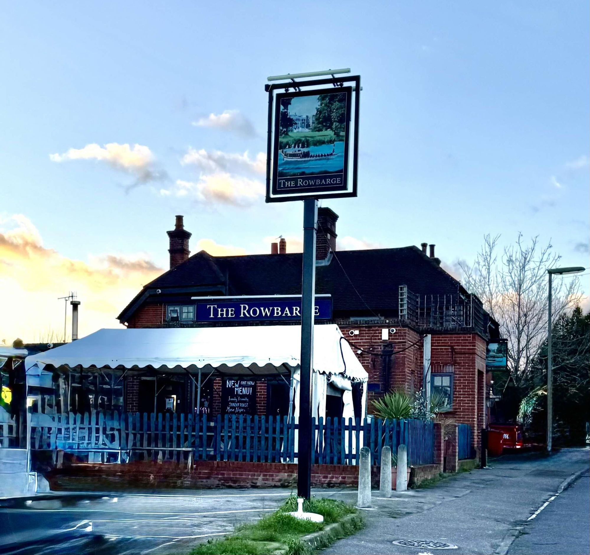 Pub car park and sign. (Pub, External, Garden, Sign). Published on 21-12-2024