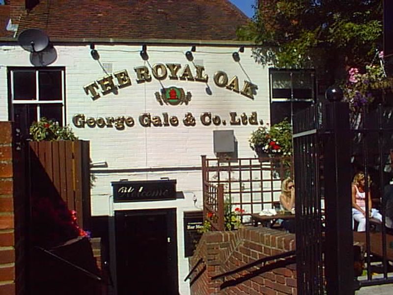 Royal Oak - Guildford. (Pub). Published on 03-11-2012