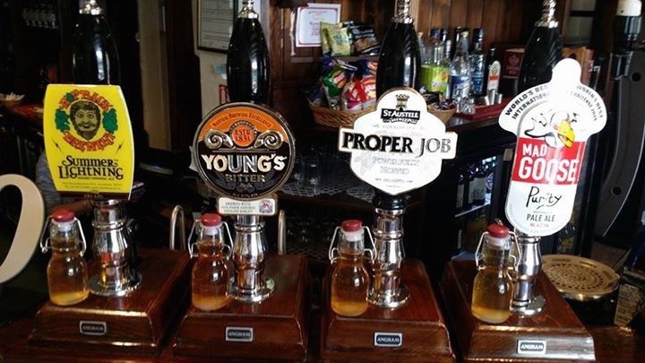 Royal Oak, Knaphill. (Pub, Bar). Published on 24-10-2015