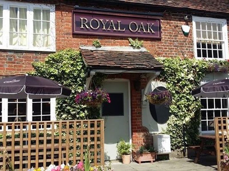 Royal Oak, Knaphill. (Pub, External, Key). Published on 24-10-2015