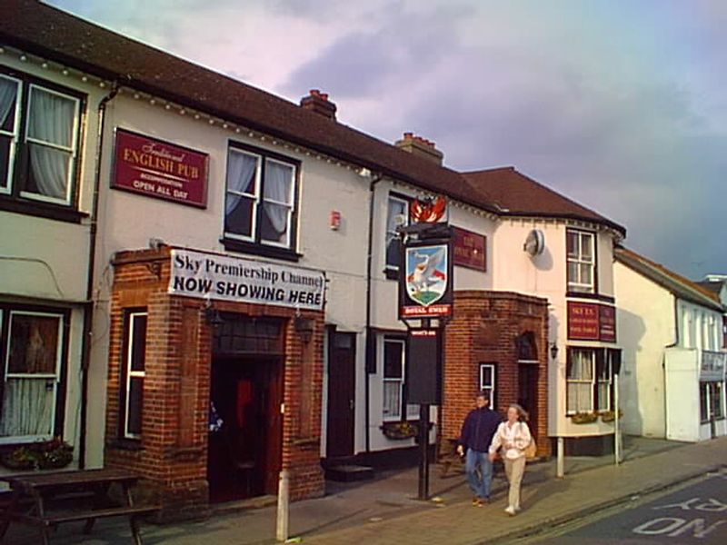 Royal Swan Hotel - Blackwater. (Pub). Published on 03-11-2012