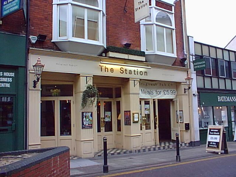 Station - Woking. (Pub). Published on 03-11-2012