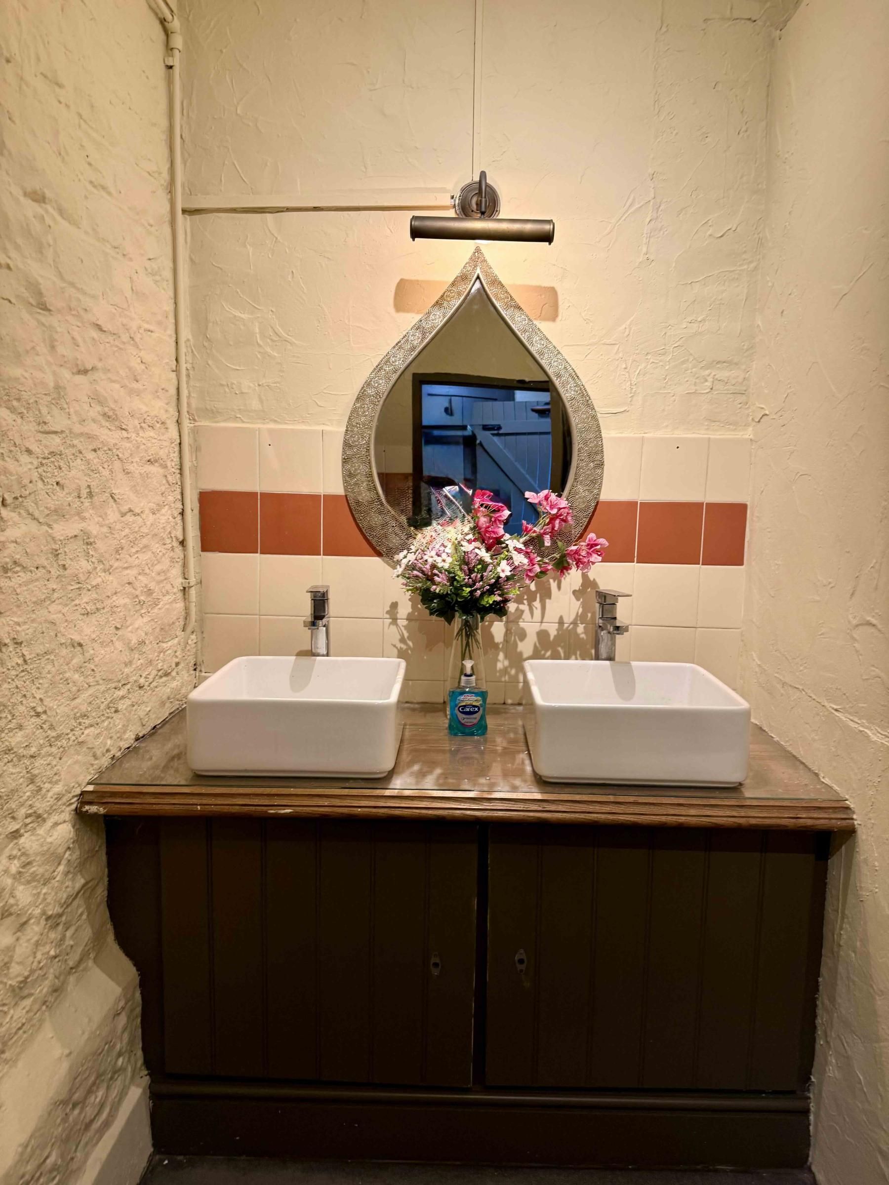 Toilets (F). (Pub). Published on 21-06-2026