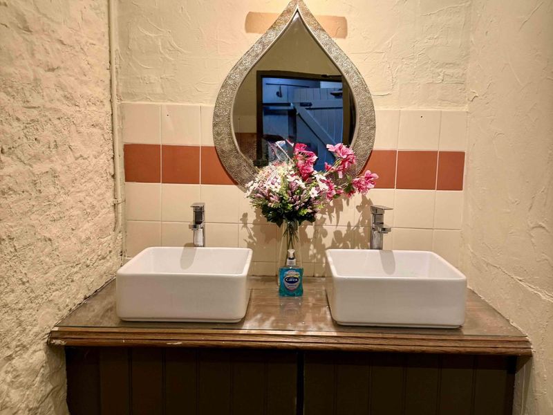 Toilets (F). (Pub). Published on 21-06-2026 